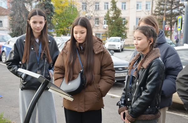 В дни школьных каникул учащиеся образовательных учреждений посещают пешеходные экскурсии по новому маршруту &laquo;Энгельс-Трек&raquo;