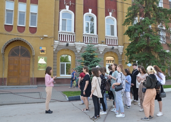 В Энгельсском краеведческом музее ко Дню российского предпринимательства состоялась экскурсионная программа «История в людях»