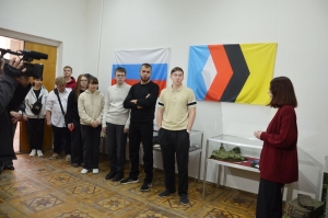 В День воссоединения Донецкой Народной Республики, Луганской Народной Республики, Запорожской области и Херсонской области с Российской Федерацией в Энгельсском краеведческом музее состоялась экскурсионная программа «Свои на фронте и в тылу едины»