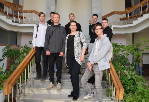 Сегодня участниками обзорной экскурсии «Знакомьтесь, музей!» стали студенты Энгельсского промышленно-экономического колледжа