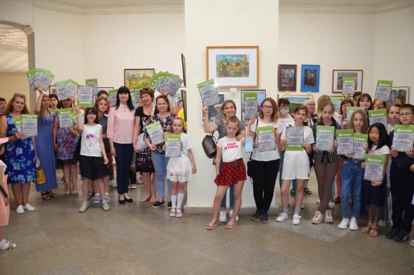Открытие районной выставки-конкурса детского рисунка «Голос Победы.