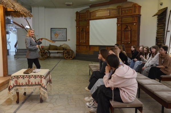 Сегодня в Энгельсском краеведческом музее состоялись обзорные экскурсии для студентов Энгельсского промышленно-экономического колледжа