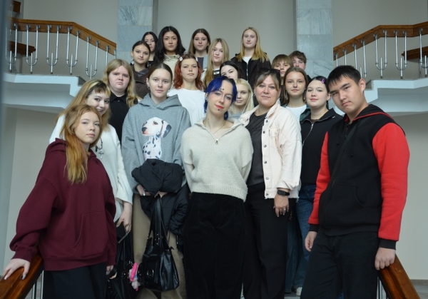 Сегодня для студентов Энгельсского колледжа профессиональных технологий состоялась пешеходная экскурсия &laquo;Энгельс_Пешком_по_городу&raquo;