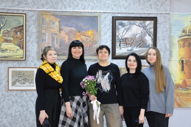 Сотрудники Энгельсского краеведческого музея посетили  выставку Галии Мустафиной-Кушкумбаевой &laquo;Истории старого города&raquo;