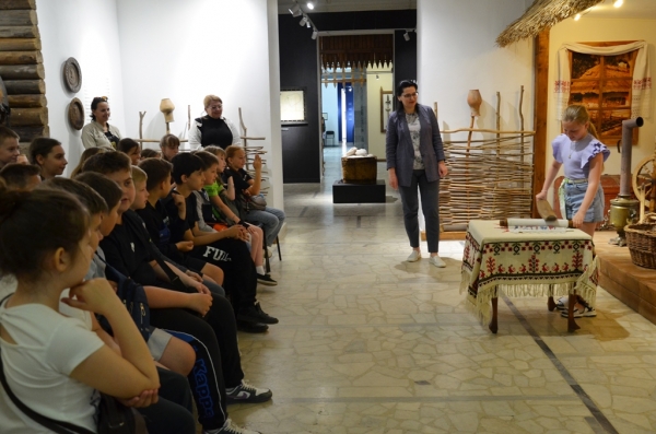 Сегодня для учащихся энгельсских школ прошли экскурсии по разделу экспозиции «История Покровской слободы. XVIII - XX вв.»